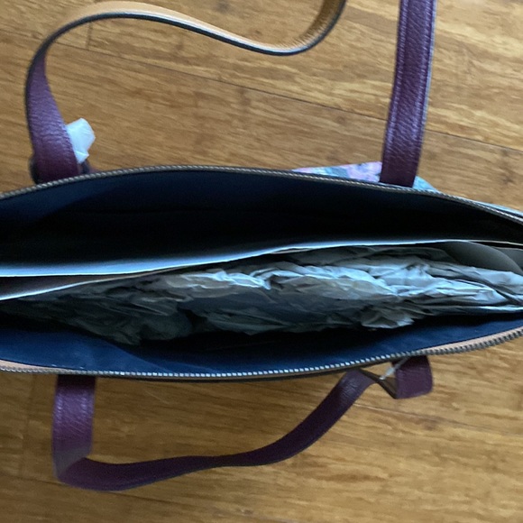 NWT! Coach Soft Lilac print Taylor Zip tote / matching wristlet set - Picture 5 of 7